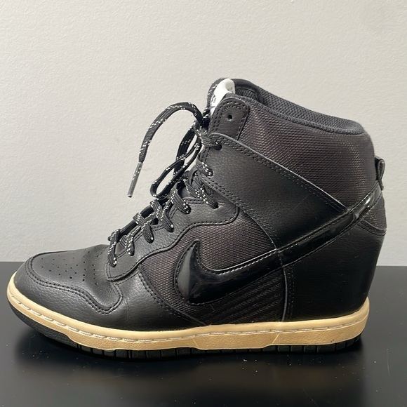 Nike womens Dunk Sky High Essential sneaker US7 Black Wedge Shoes - Picture 5 of 10